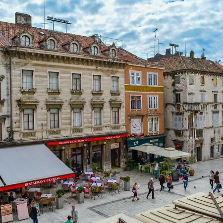 Square Piazza 4*