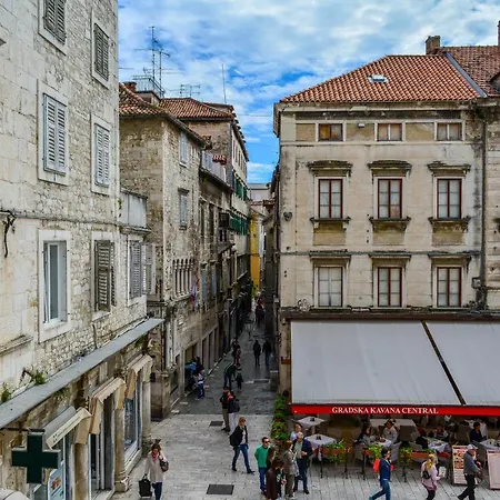 Square Piazza Guest house 4*