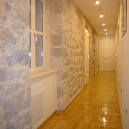 Square Piazza Guest house